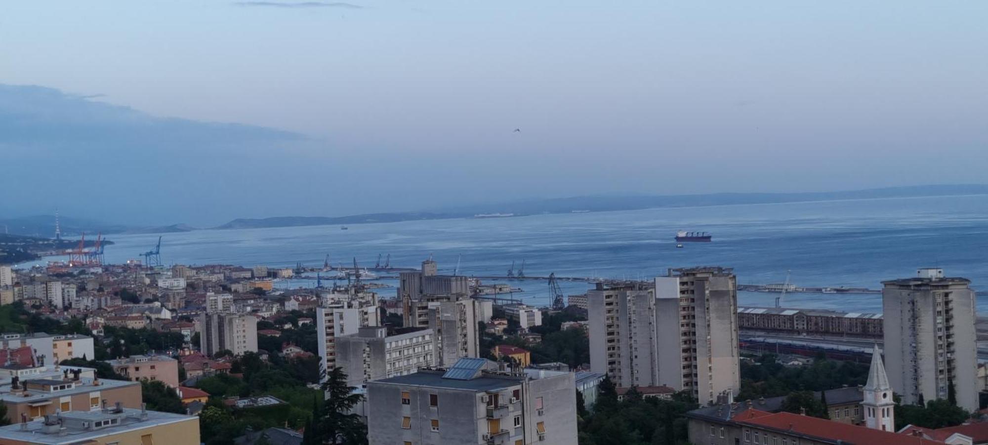 Qr Apartment For Family, Couples, And Friends Stay In Fiume Kültér fotó