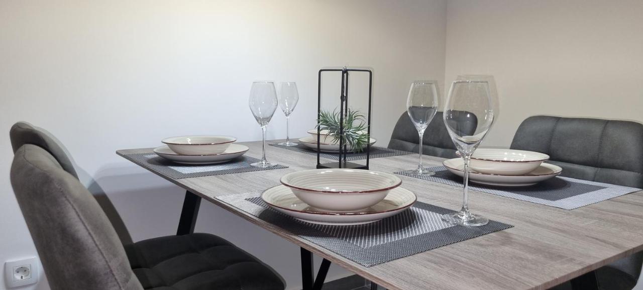 Qr Apartment For Family, Couples, And Friends Stay In Fiume Kültér fotó